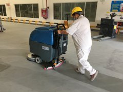 立邦工厂清洁用手推式洗地机在成都宏雯