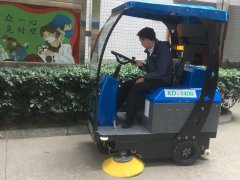 成都宏雯驾驶式扫地机入驻四川森林消防